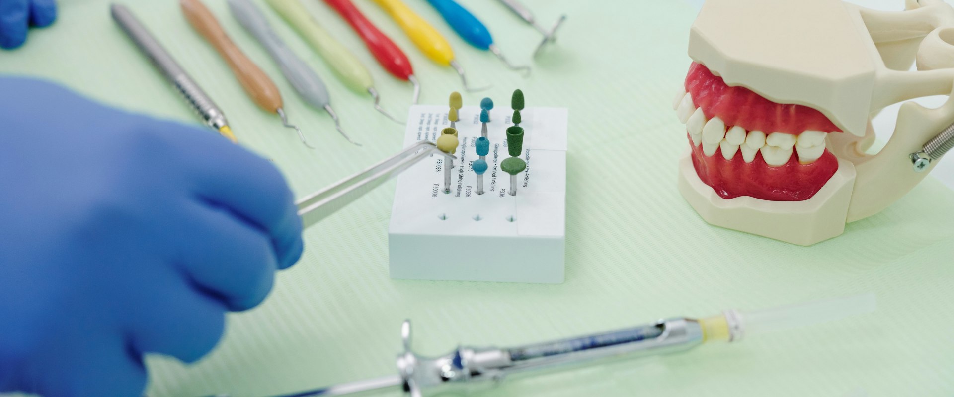Toothache Emergency In Basel: How Dental Veneers Might Be The Hidden Cause—And The Solution